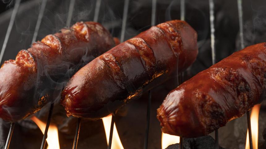 Участвовала в «Бессмертном полку»: ружанка погрела сосиски на Вечном огне и разрыдалась, когда «запахло жареным»