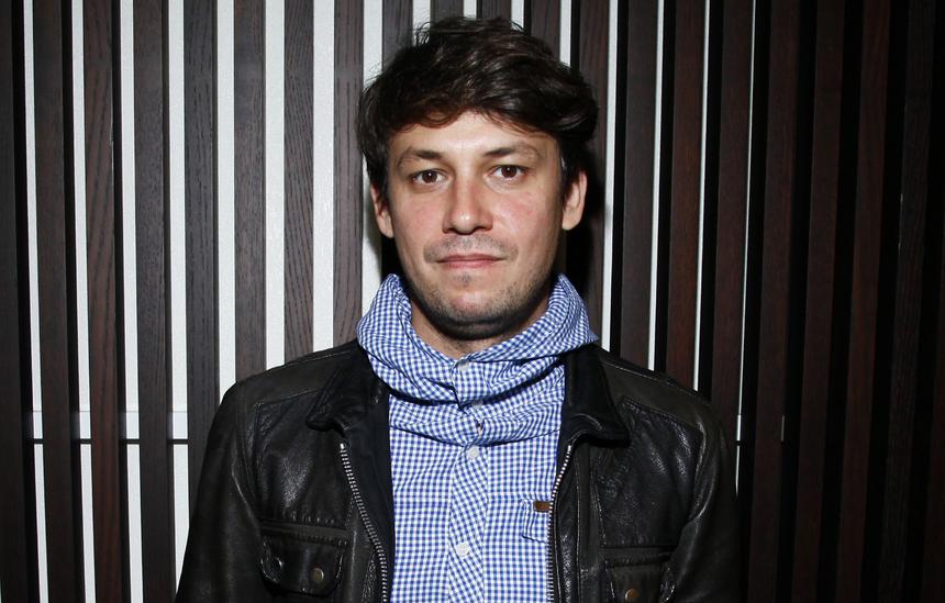 Уехавший из России брат Хаматовой намекнул на бедственное положение: ищет бесплатные ночлежки