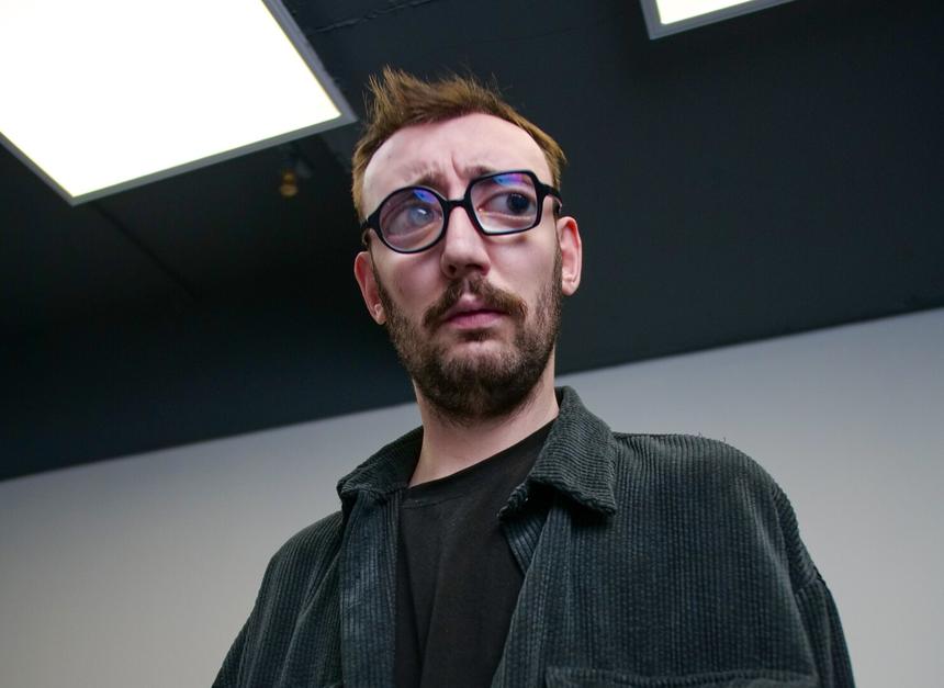 «Неудобно абсолютно везде»: самый высокий комик России Городницкий «послал» все виды транспорта из-за роста