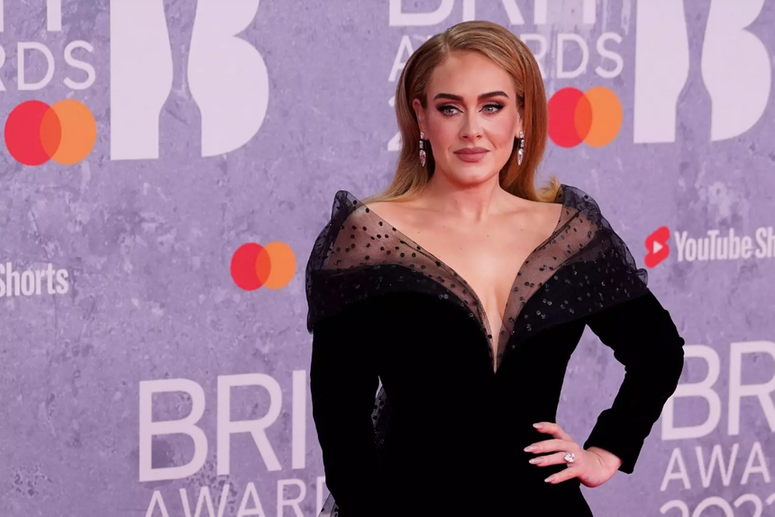 Певица Адель прервала концерт ради просмотра забега на 100 м в финале Олимпиады