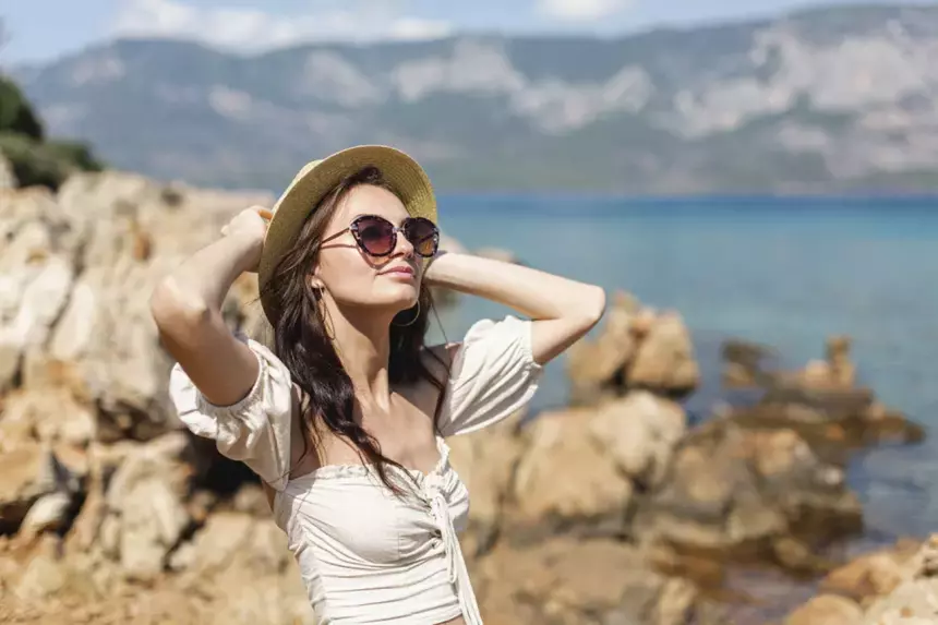 Избившие турецких полицейских россиянки живут в заброшенном здании