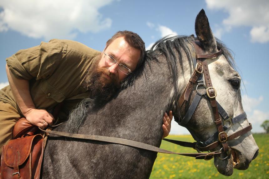 «Живет в центре Москвы, ездит на нормальной машине»: священник разнес предпринимателя Германа Стерлигова