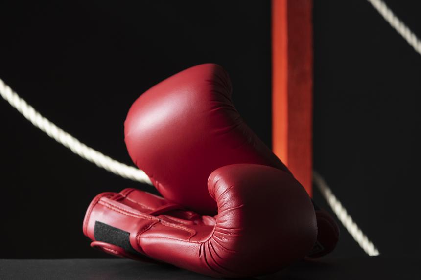 Боксерша с мужскими хромосомами подала в суд на Маска и Роулинг, обвинив их в травле