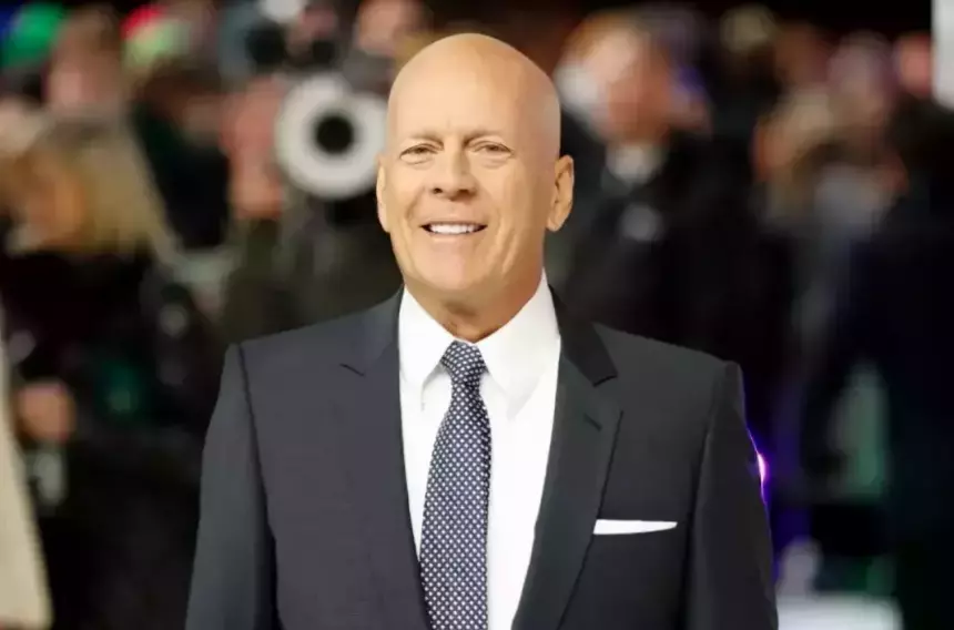 В Сети раскритиковали дочек тяжелобольного Брюса Уиллиса за сходство с ним