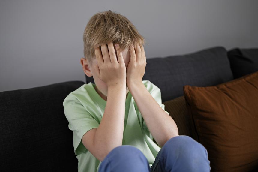 Пуля пробила артерию и попала в желудок: 7-летнего мальчика спасли после выстрела в шею из пневматики