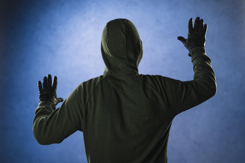 «Всех возьмет и убьет»: мать жертвы «почепского садиста» в ужасе от его возвращения с СВО