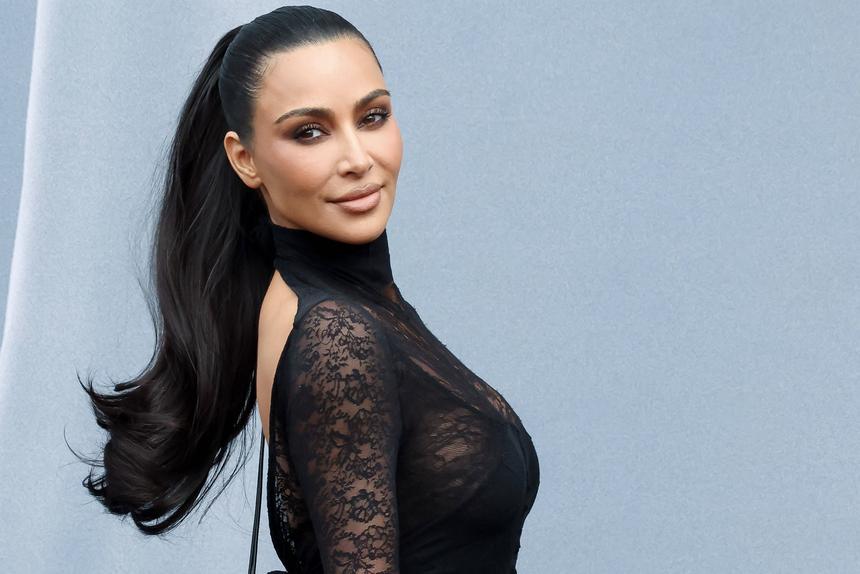 «Она выглядит очень плохо»: 43-летнюю актрису Ким Кардашьян раскритиковали после снимков без фильтров