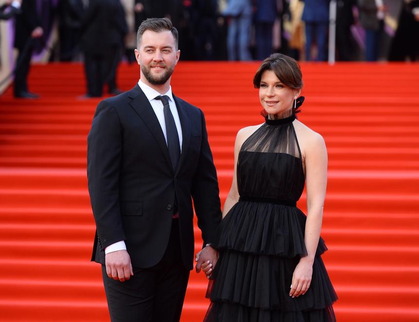 Молчит, но «бьет копытом»: Екатерина Волкова рассказала о ревности мужа к коллегам