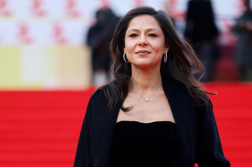 Актриса Елена Лядова в коротком платье вышла в свет с Владимиром Вдовиченковым