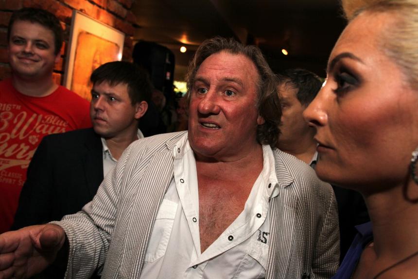 Прокуратура Парижа потребовала начать судебный процесс над Депардье по делу об изнасиловании Шарлотты Арну