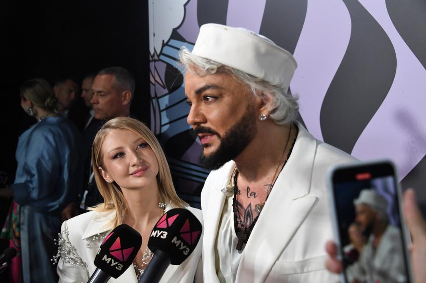 «Это круто!»: продюсер оценил новый образ Филиппа Киркорова с тату на бицепсах