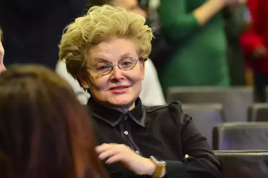 «Никакого отношения к весу не имеют»: Елена Малышева высмеяла нейропсихолога на конференции по ожирению