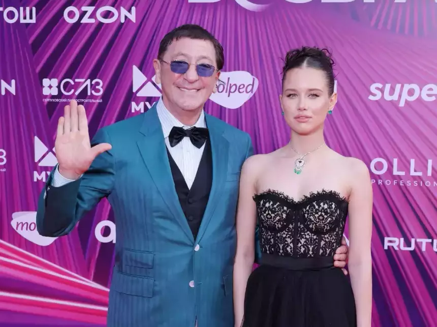 Григорий Лепс впервые высказался о продолжении романа с 18-летней Авророй после ее переезда в Лондон