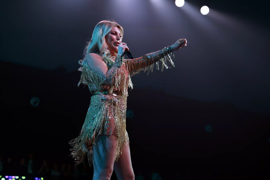 Певица Лада Дэнс удивила фанатов внешностью и рассказала о своих школьных годах