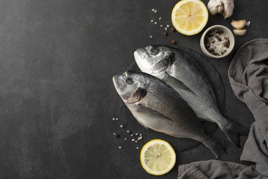 Полицейский умер после отравления рыбой из магазина, а жена лежит в реанимации