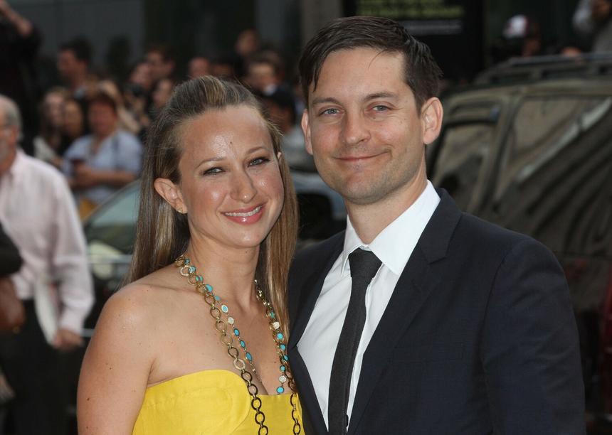 «Я сказала „да“!»: экс-супруга звезды «Человека-паука» Тоби Магуайра выходит замуж за миллиардера