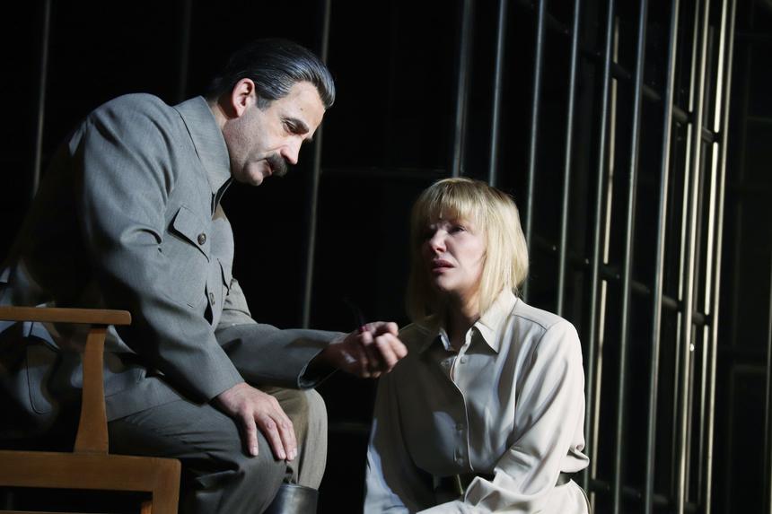 Александре Захаровой не смогли найти место в зале на сборе «Ленкома»