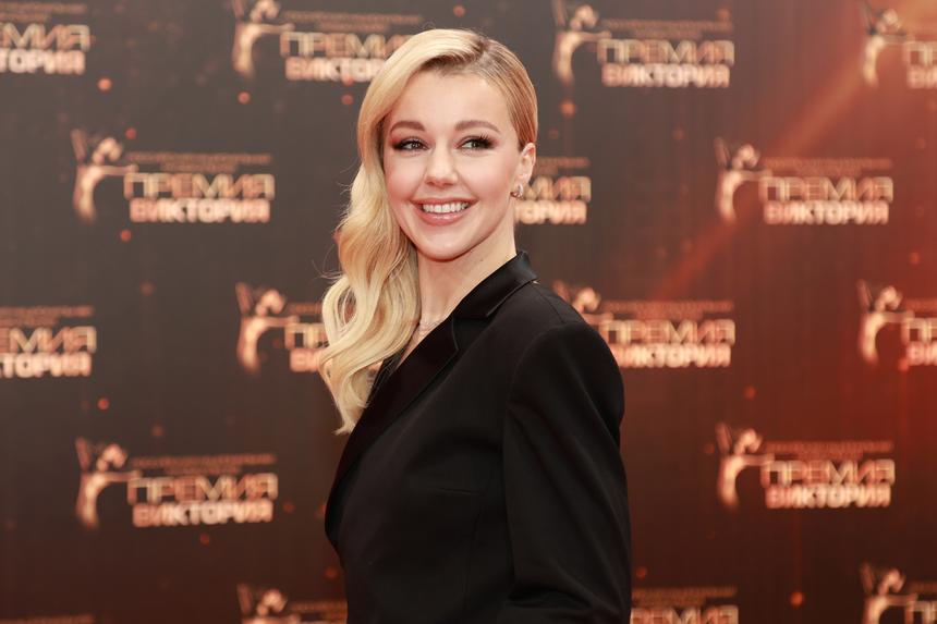 «Присылали голосовые от Димы Маликова»: Юлианна Караулова вспомнила, как чуть не стала жертвой мошенников