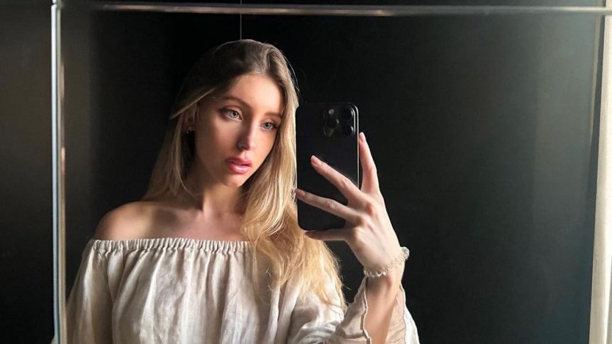 «Устриц объелась?»: у новой девушки Павла Дурова заметили округлившийся животик