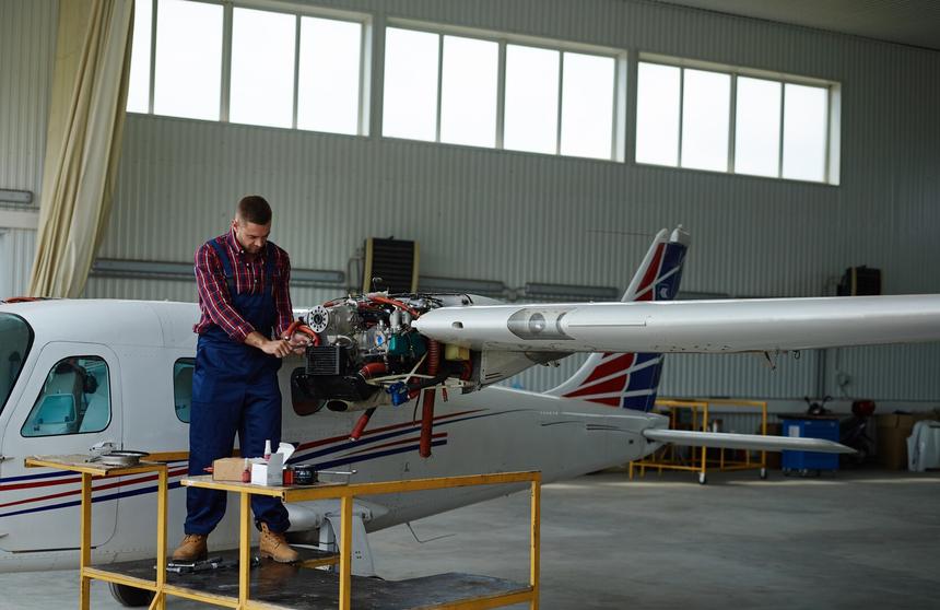 Превратился в дорогую мужскую игрушку: при крушении самолета-амфибии в Подмосковье погиб его создатель