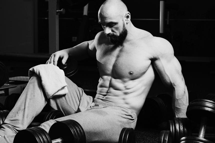 В возрасте 36 лет умер бодибилдер Илья Ефимчук, который питался семь раз в день