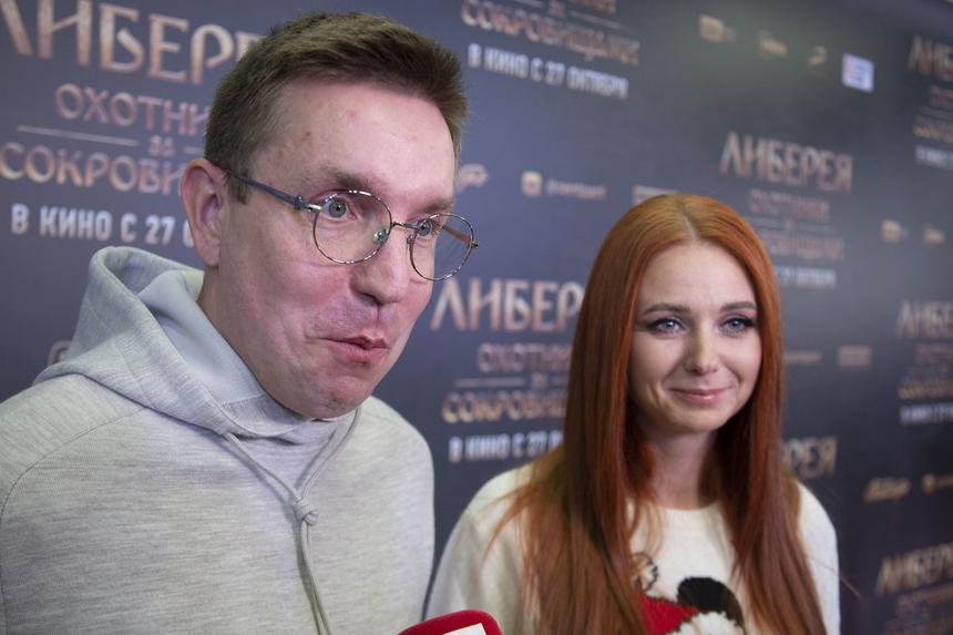 «Надеюсь, тебе там наверху стыдно, мама»: муж Лены Катиной нашел отца спустя 42 года