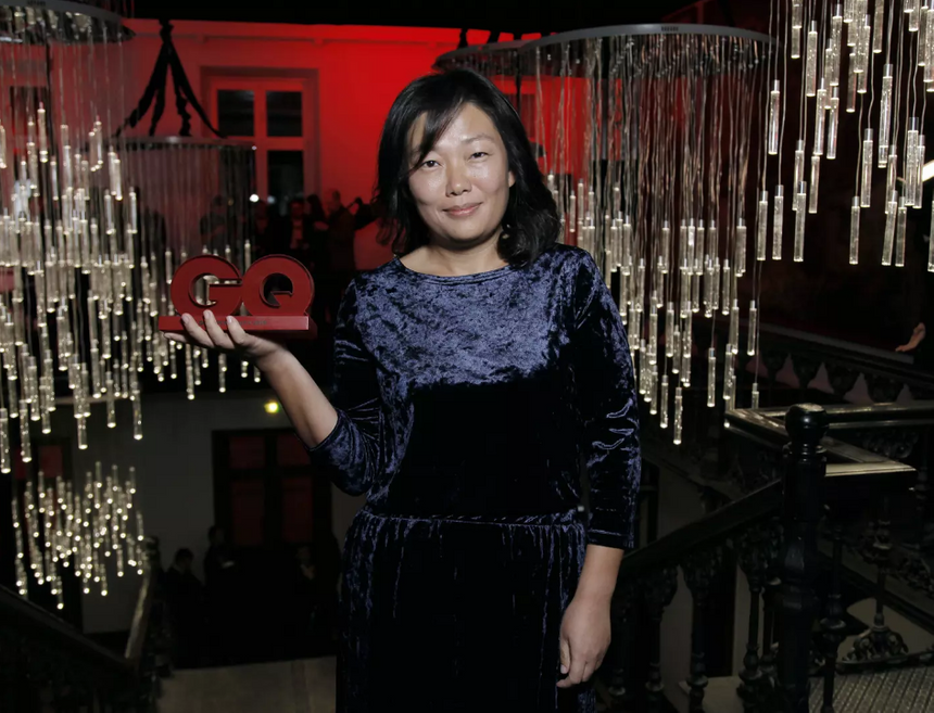 «Как ты будешь смотреть в глаза детям?»: Татьяна Бакальчук в слезах обратилась к мужу после нападения на офис