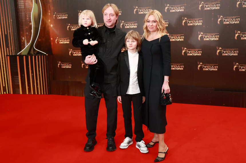 «Это большое горе»: сын Яны Рудковской сообщил о потере члена семьи