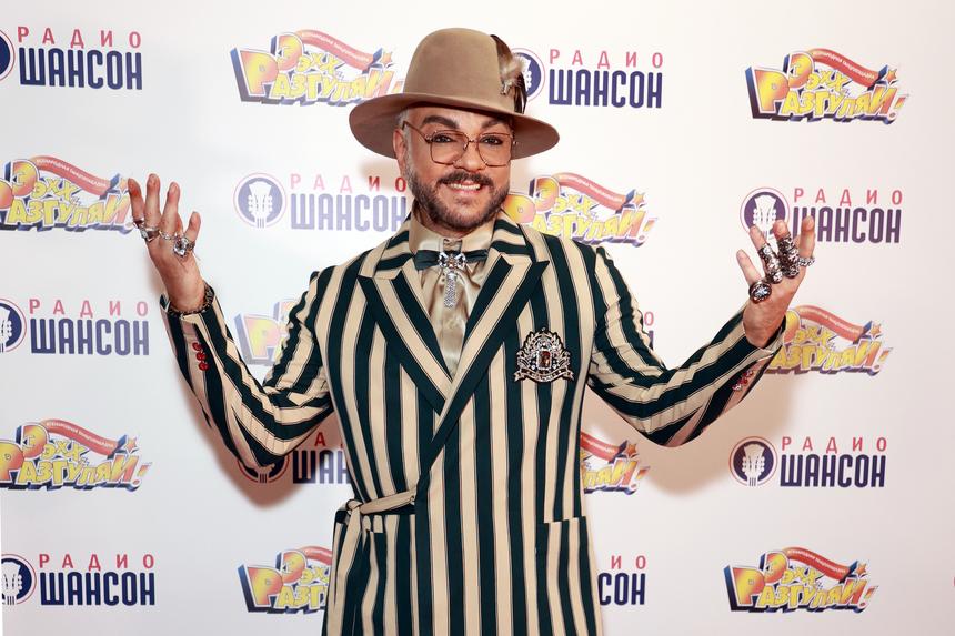 «Очень органично смотрятся и молодят»: тату-мастер оценил рисунки на теле Филиппа Киркорова