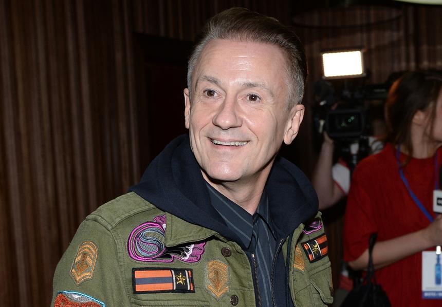 63-летний Олег Меньшиков вышел в свет и удивил поклонников моложавой внешностью