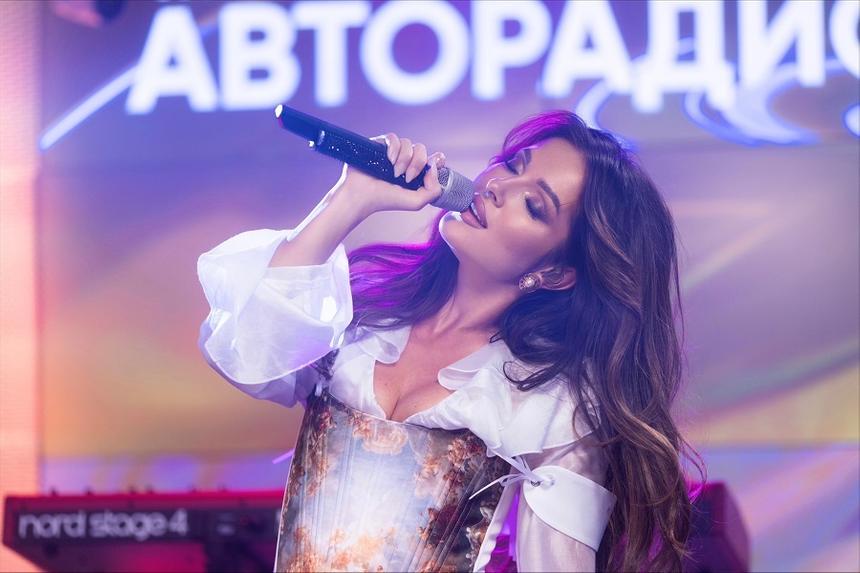 «Я поменяла слова и мелодию, оставила припев»: Нюша рассказала о новой песне «Сильные девочки»