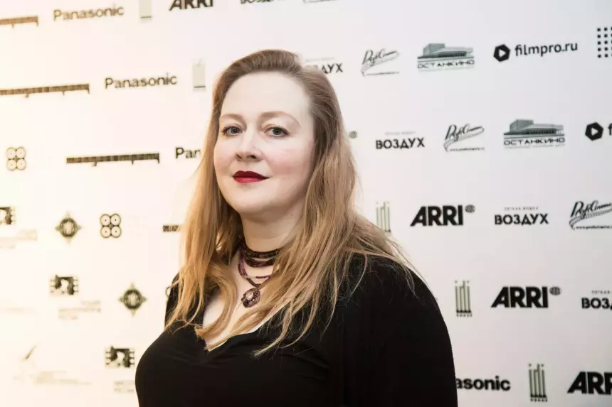 «Никаких творческих планов»: уехавшую в Эстонию актрису Юлию Ауг заметили в Москве