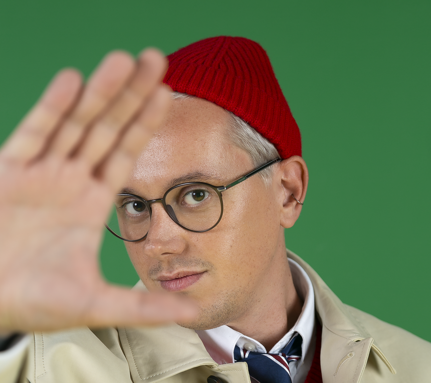 «Разрешаю детям называть себя просто Алексей»: учитель информатики заявил, что объясняет уроки с приколами и мемами