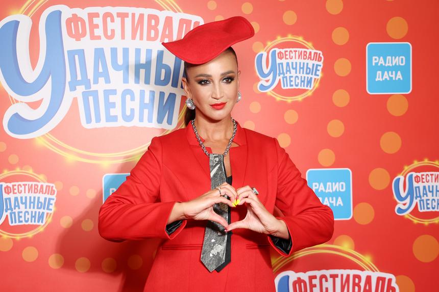 «Уже все забыла и отпустила»: Ольга Бузова публично поздравила Дмитрия Губерниева с юбилеем