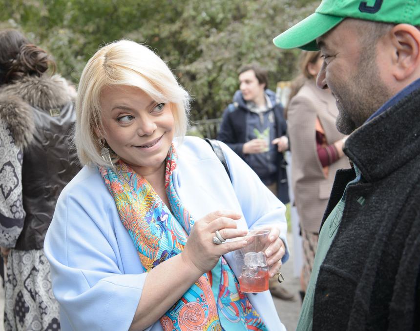 Яна Поплавская попросила Пескова не пускать эмигрировавших звезд обратно в Россию