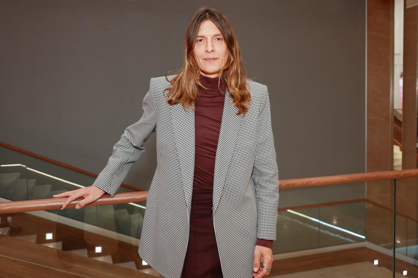 «Неожиданно»: Влад Лисовец устроил фотосессию в белых кружевных колготках