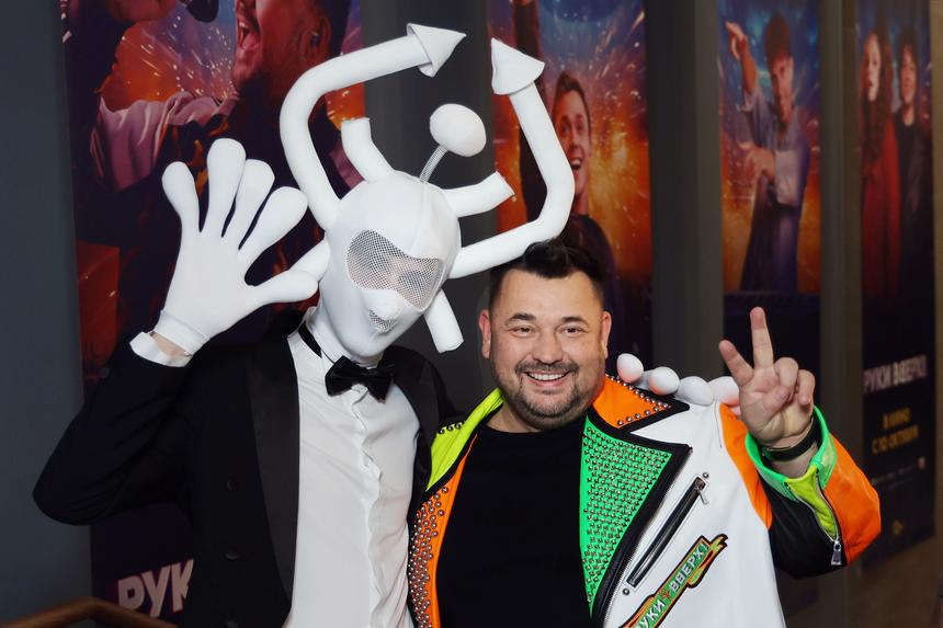 Фильм «Руки вверх!» стал лидером кинопроката в РФ и за выходные собрал 225,7 млн