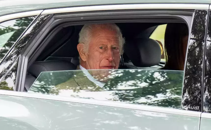 Смертельно больной Карл III должен выплатить долг в более чем 250 млрд долларов