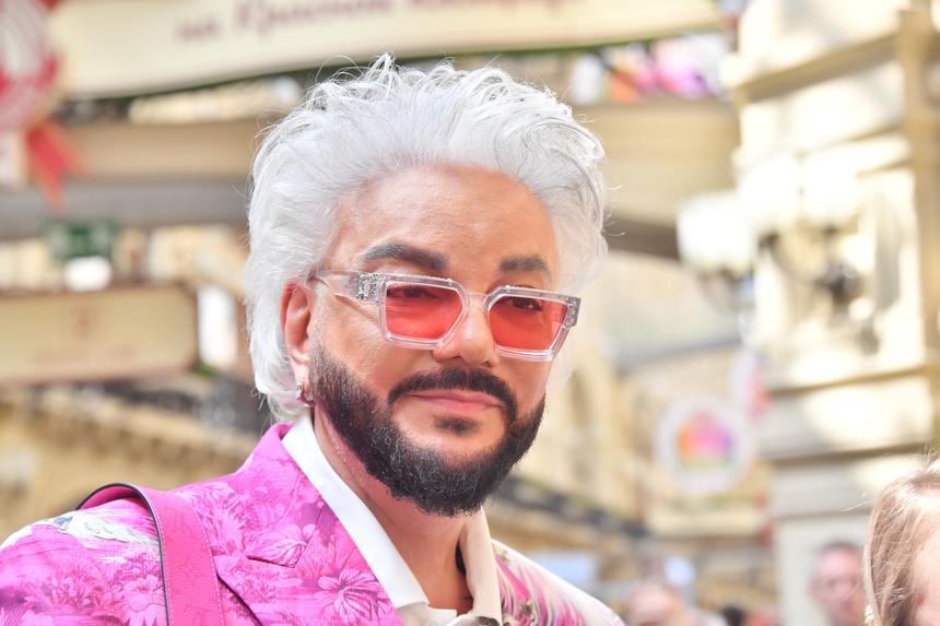 Филипп Киркоров не согласен с тем, что бицепсы ему сделал Тимур Хайдаров: «Спорт четыре часа в день»