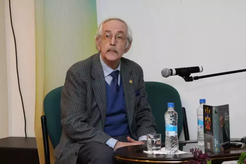 У 89-летнего Василия Ливанова начались проблемы с опорно-двигательным аппаратом