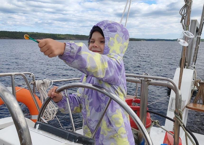 «Даже в самой страшной ситуации ты должен улыбаться»: капитан Иван Морозов рассказал о штормах, яхтинге и мистике в море