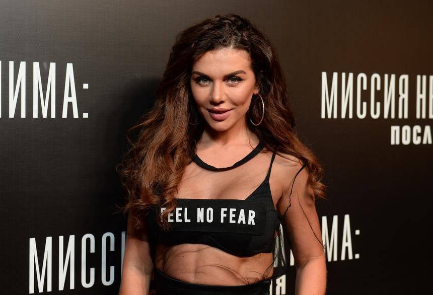 «Хватит все скидывать на меня и бесконечно делать больно»: Анна Седокова высказалась о разводе с мужем