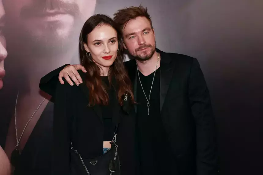 «Склонен к более статусным вещам»: профессор моды назвала фаворита в битве стилей Козловского и Петрова