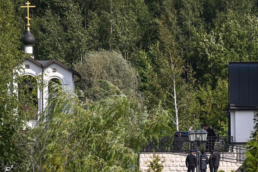 «Лежат рядом, но у нее всего лишь табличка»: на могиле жены Георгия Вицина требуют установить памятник