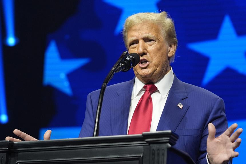 Бывшая модель из окружения Эпштейна обвинила Трампа в домогательствах