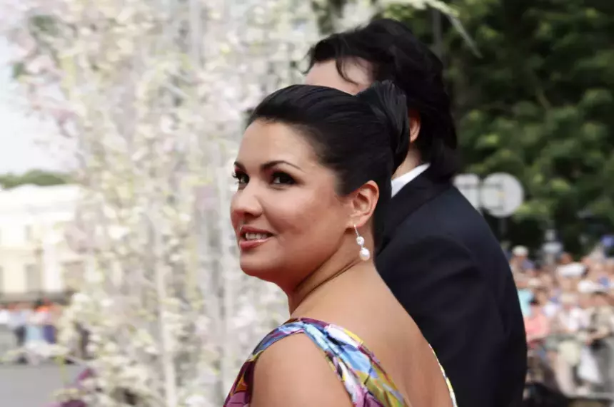 Певица Анна Нетребко сменила имидж после расставания с Юсифом Эйвазовым