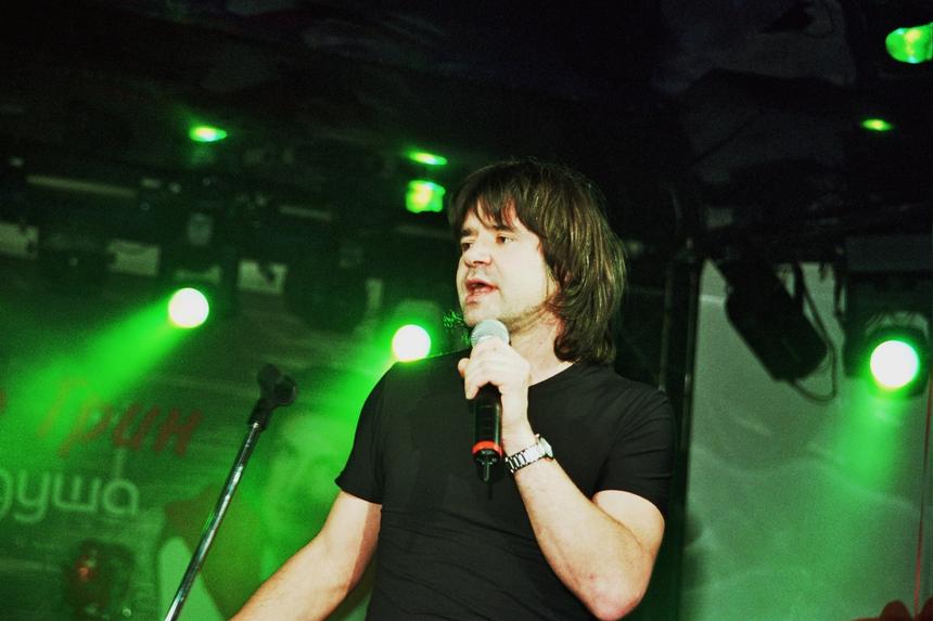 Из скромного подростка превратилась в эффектную девушку: внебрачная дочь Евгения Осина пришла на модный показ