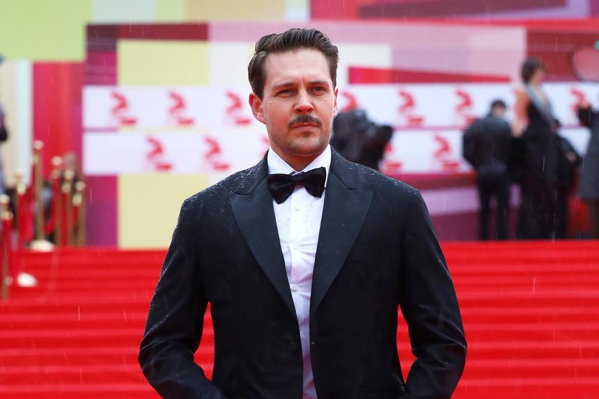 «Недосып»: Милош Бикович рассказал, справляется ли с ролью отца