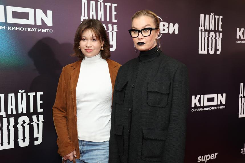 Кристина Бабушкина вывела в свет 17-летнюю дочь от звезды «Ворониных» Дужникова