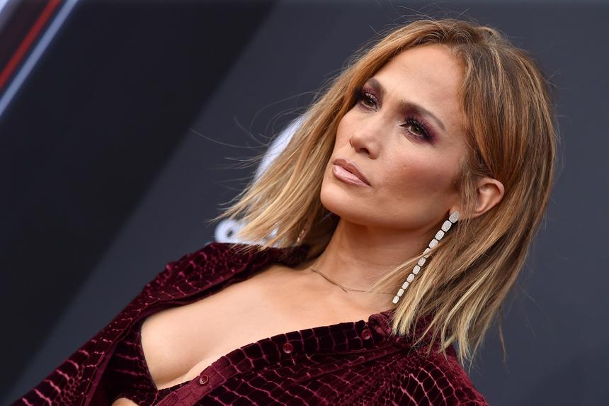 Бегут как от чумы: мужчины начали сторониться Дженнифер Лопес